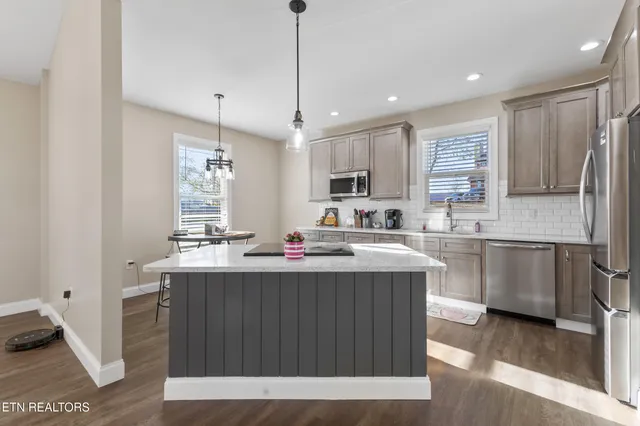 $699,000 | 2095 Ivy Way, Newport, TN 37821