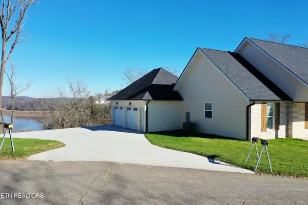 $679,000 | 2095 Ivy Way, Newport, TN 37821