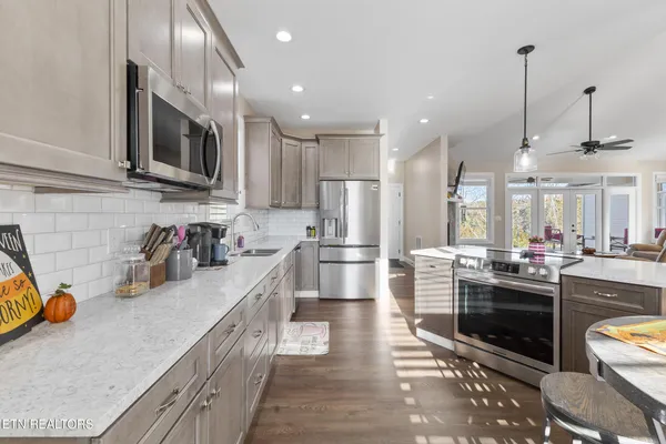 $679,000 | 2095 Ivy Way, Newport, TN 37821