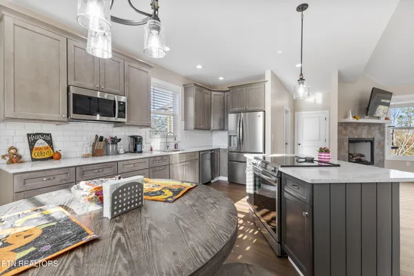 $679,000 | 2095 Ivy Way, Newport, TN 37821