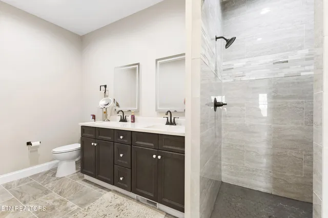 $699,000 | 2095 Ivy Way, Newport, TN 37821