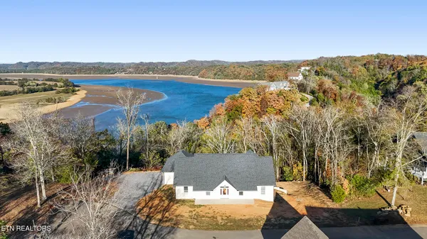 $679,000 | 2095 Ivy Way, Newport, TN 37821