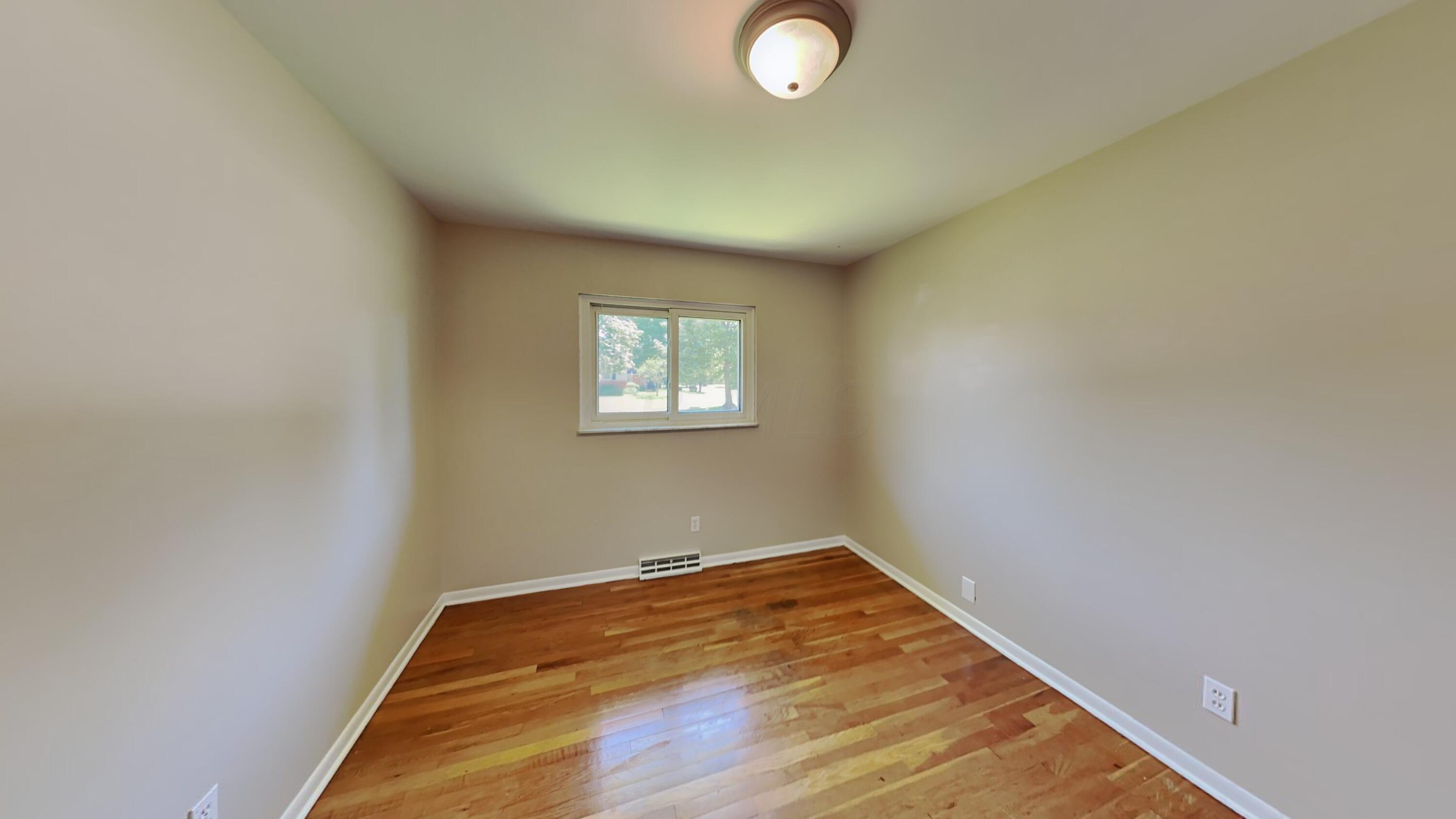 5371 Poplarwood Road Columbus, OH 43229 - Photo 12 of 18 10_Image_IQYNEAWD7D