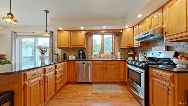 $549,900 | 15 Jonathan Court, Whitestown, NY 13492