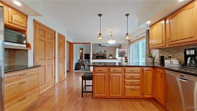 $549,900 | 15 Jonathan Court, Whitestown, NY 13492