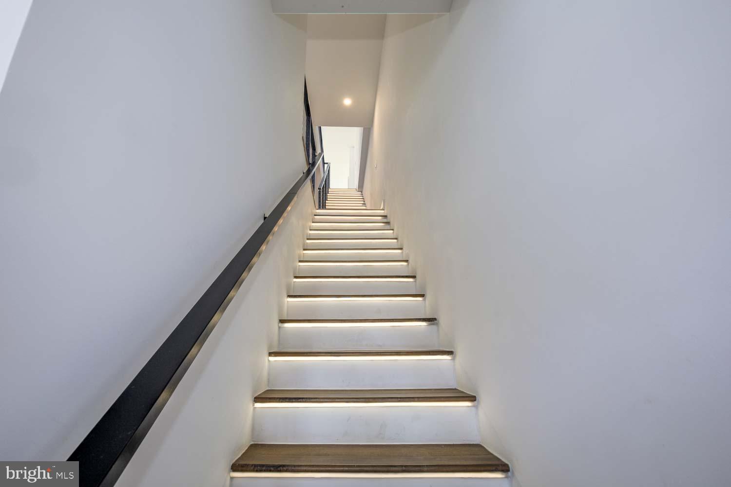 424 Taylor Street Northwest, Unit 2 Washington, DC 20011 - Photo 20 of 49 a view of entryway