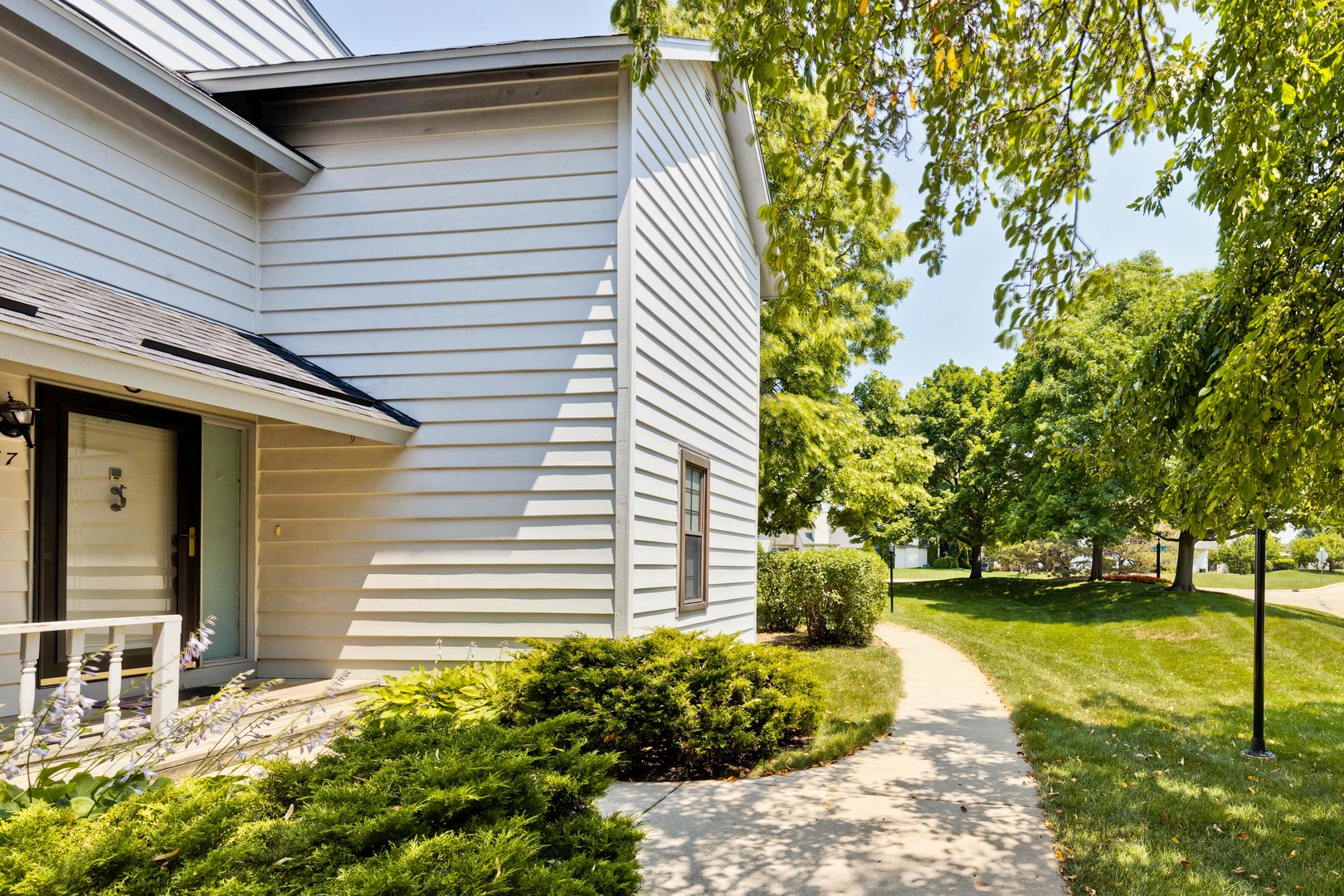 717 Wakefield Road Gurnee, IL 60031 - Photo 2 of 27