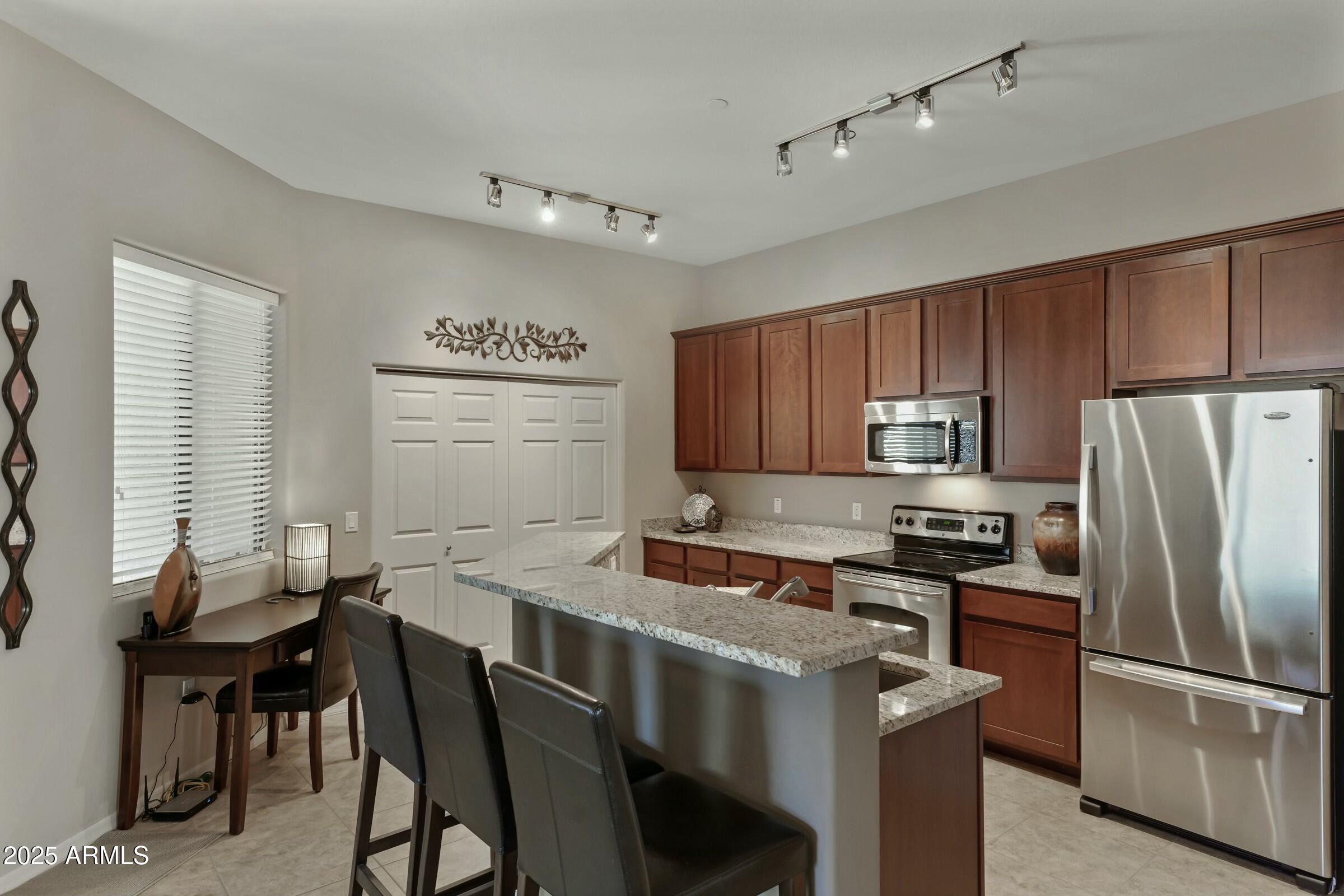 3330 South Gilbert Road, Unit 2021 Chandler, AZ 85286 - Photo 8 of 31 tempImage4UQSsE