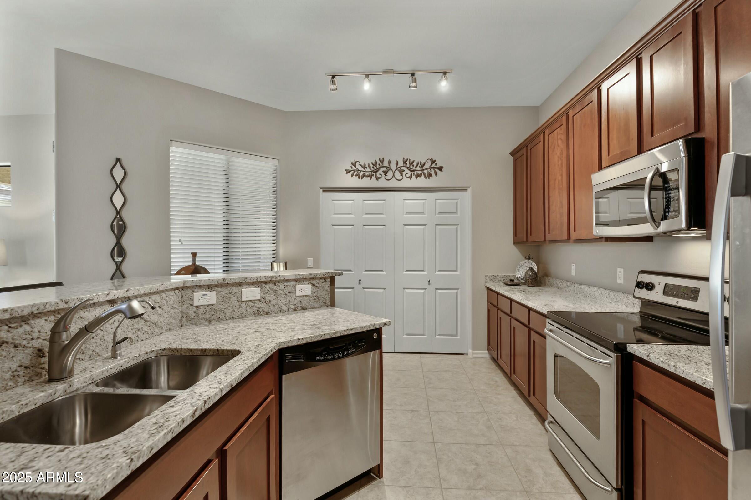 3330 South Gilbert Road, Unit 2021 Chandler, AZ 85286 - Photo 9 of 31 tempImageUXRxNv