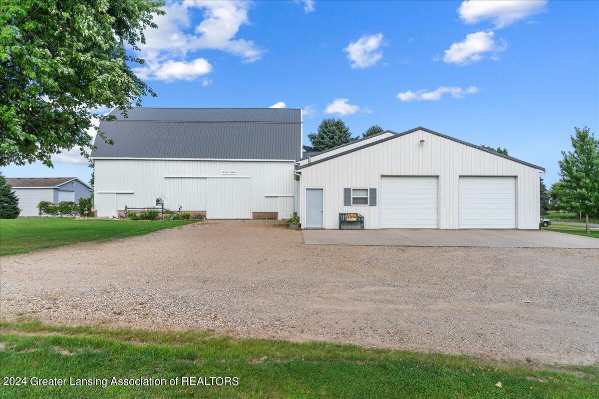 2907 Loomis Road St. Johns, MI 48879 - Photo 4 of 53 16-Media Jett - 15