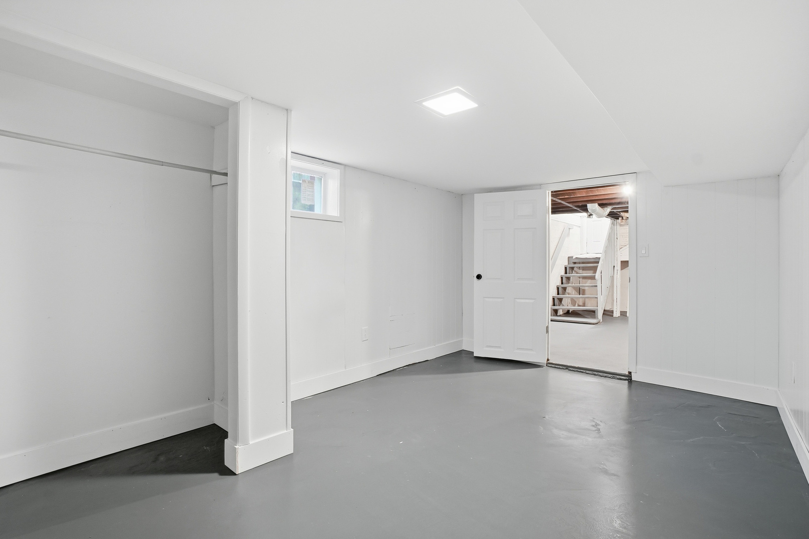 446 South Jackson Street Waukegan, IL 60085 - Photo 15 of 20 an empty room with windows