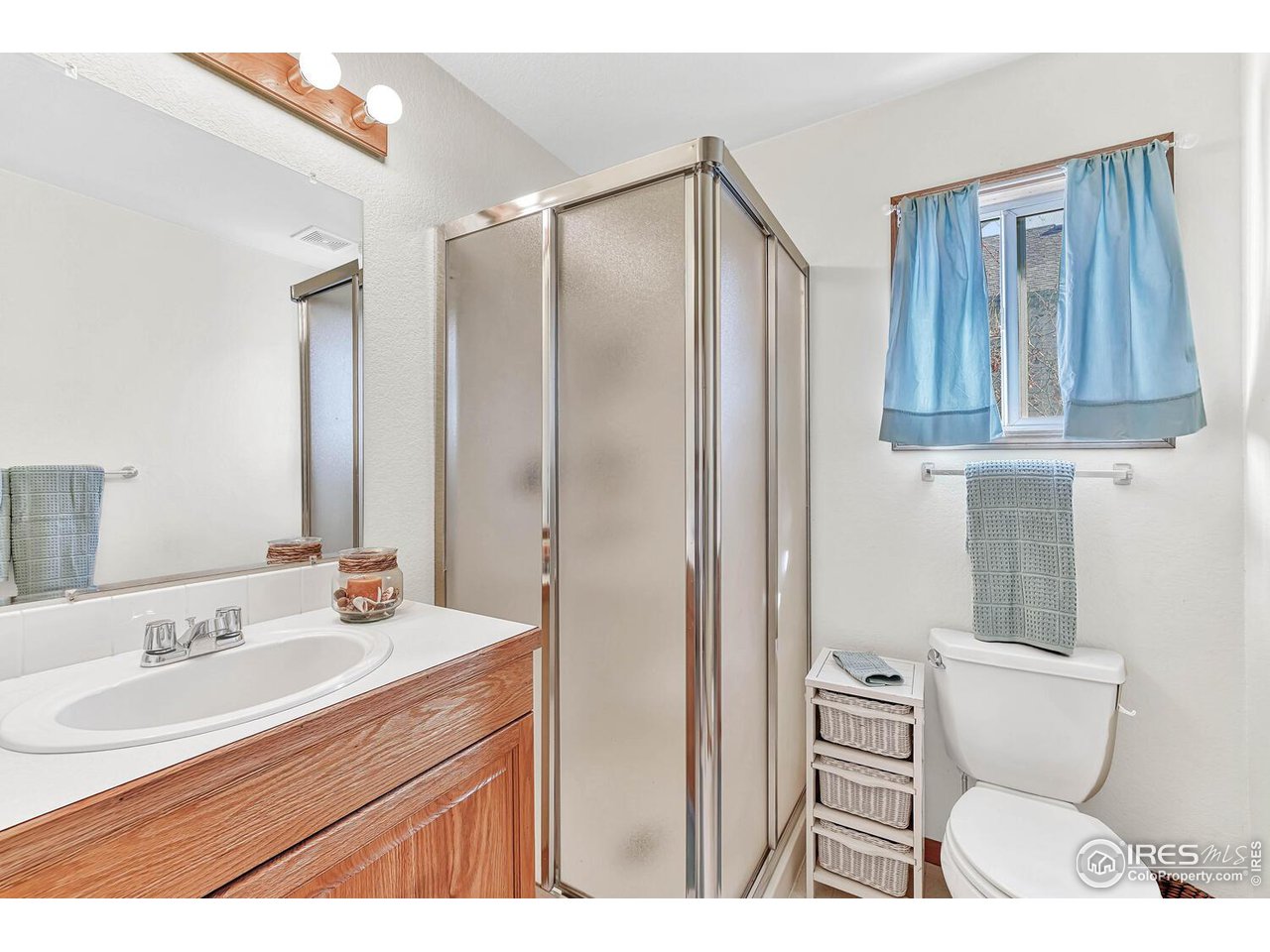2608 Pleasant Valley Road Fort Collins, CO 80521 - Photo 20 of 40 3/4 Guest bath on main level