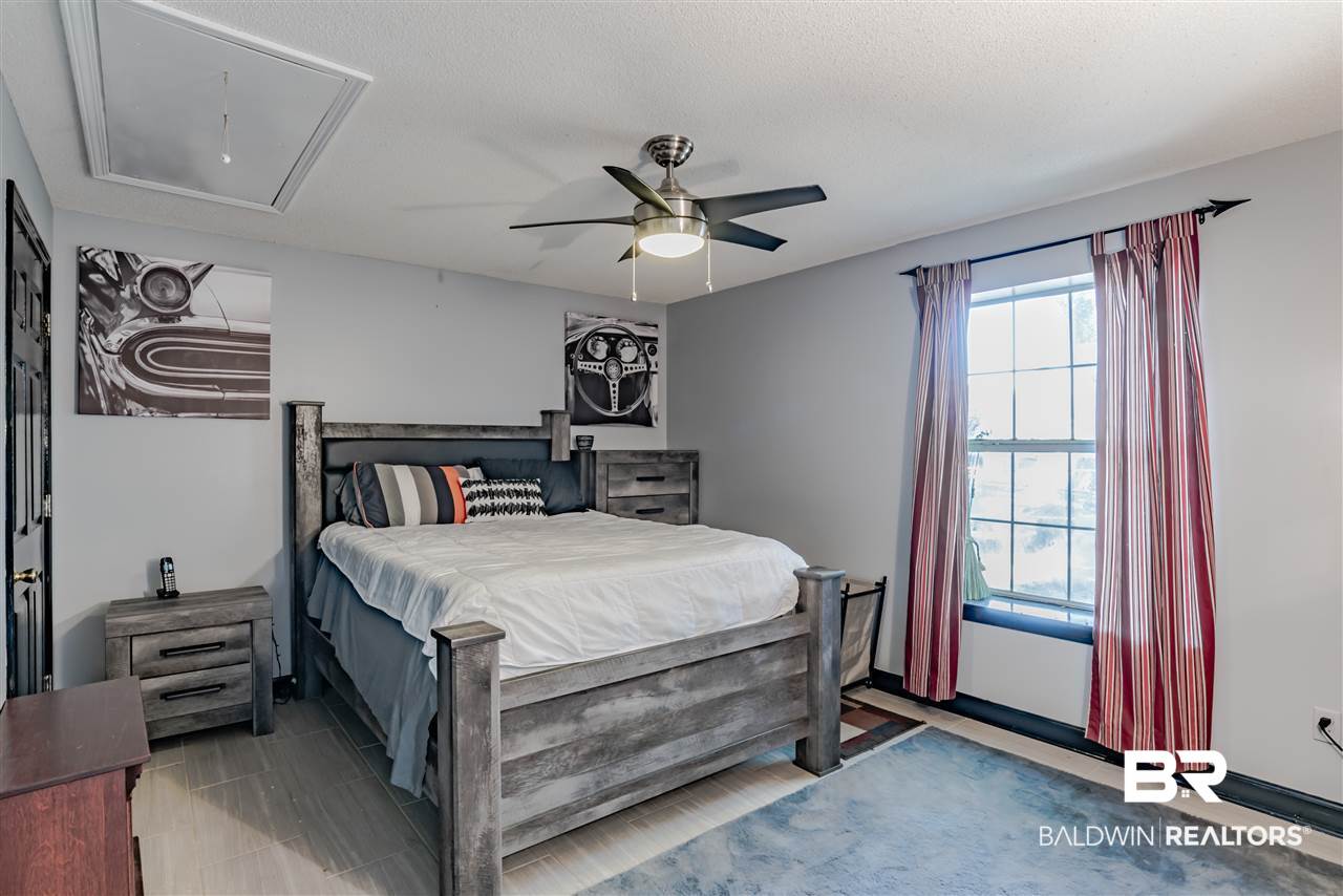 14391 County Road 65 Foley, AL 36535 - Photo 43 of 49 Master bedroom in cottage