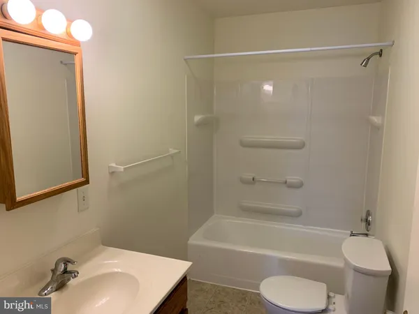 $950 | 11 Edward Drive, Unit A, Greencastle, PA 17225