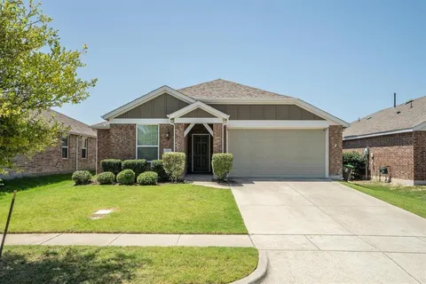 $325,000 | 1620 Meadow Trail Lane, Aubrey, TX 76227