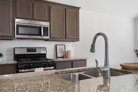 $325,000 | 1620 Meadow Trail Lane, Aubrey, TX 76227