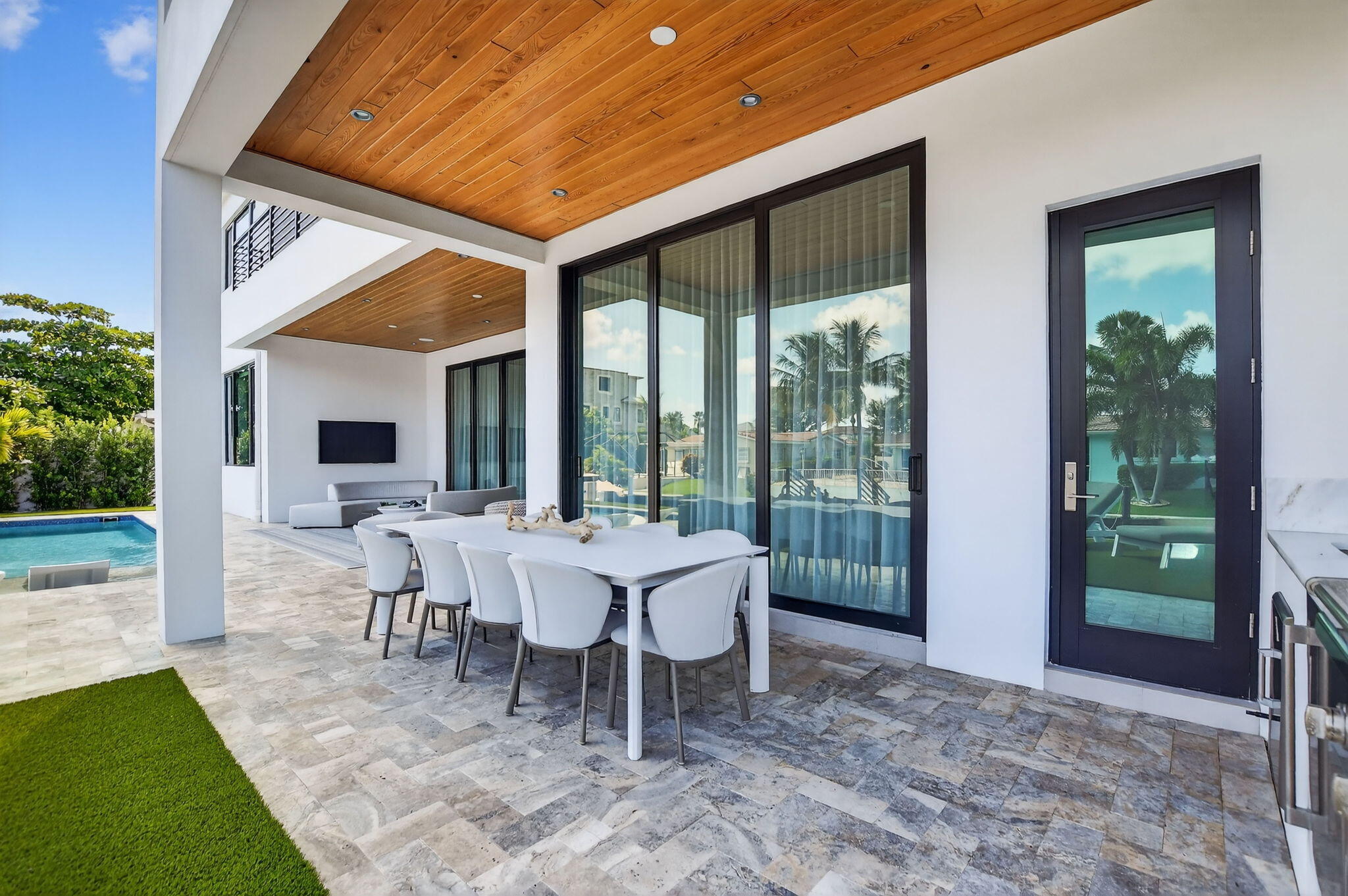 725 Northeast 71st Street Boca Raton, FL 33487 - Photo 28 of 66 a view of a patio with table and chairs