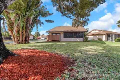 a view of a house with a yard