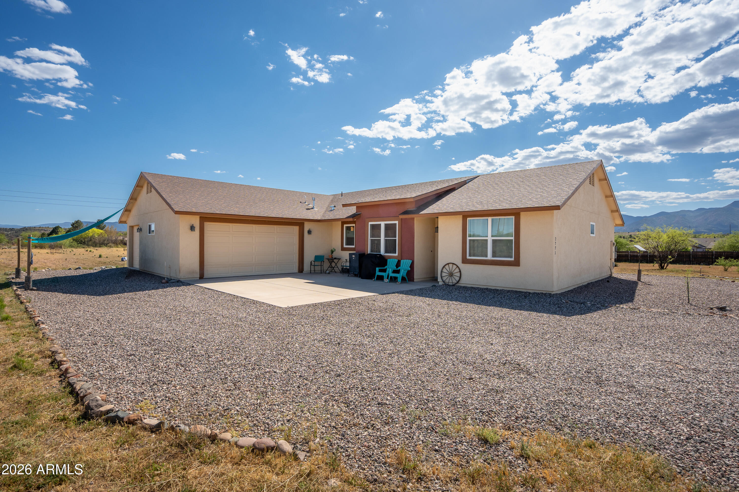 2771 South Country Hill Road Cornville, AZ 86325 - Photo 18 of 48 a very nice looking room with a large tree