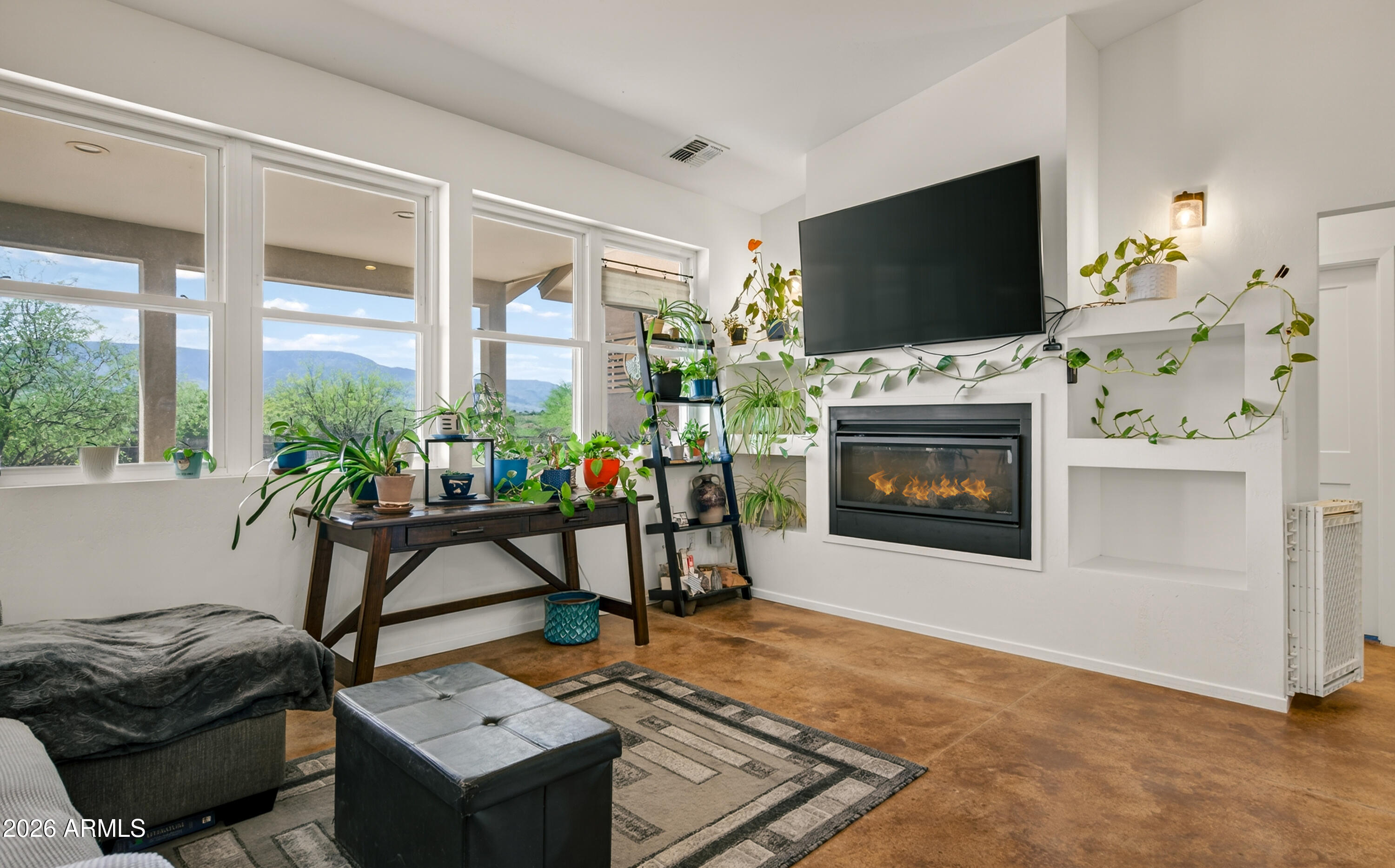 2771 South Country Hill Road Cornville, AZ 86325 - Photo 22 of 48 a living room with furniture and a flat screen tv