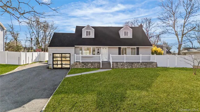 $749,000 | 28 Ellen Place, Kings Park, NY 11754