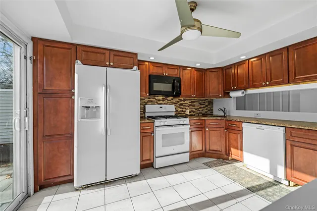 $749,000 | 28 Ellen Place, Kings Park, NY 11754