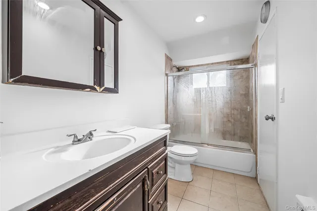 $749,000 | 28 Ellen Place, Kings Park, NY 11754