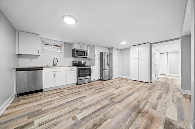 $749,000 | 28 Ellen Place, Kings Park, NY 11754