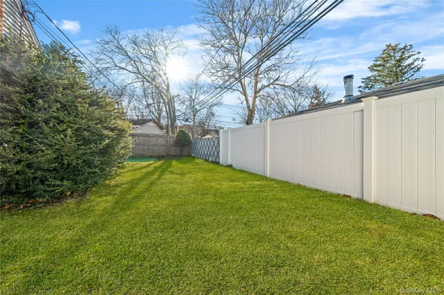 $749,000 | 28 Ellen Place, Kings Park, NY 11754