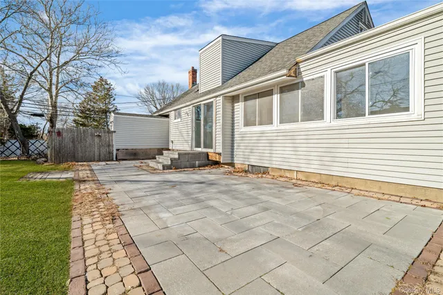 $749,000 | 28 Ellen Place, Kings Park, NY 11754