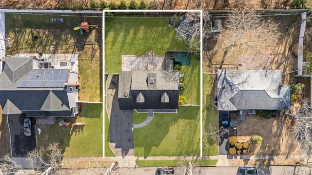 $749,000 | 28 Ellen Place, Kings Park, NY 11754