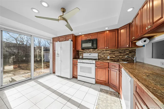 $749,000 | 28 Ellen Place, Kings Park, NY 11754