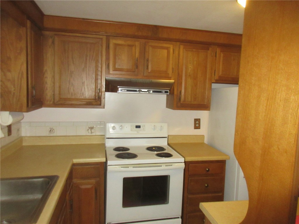 70 Keeley Avenue Warwick, RI 02886 - Photo 7 of 15 Kitchen