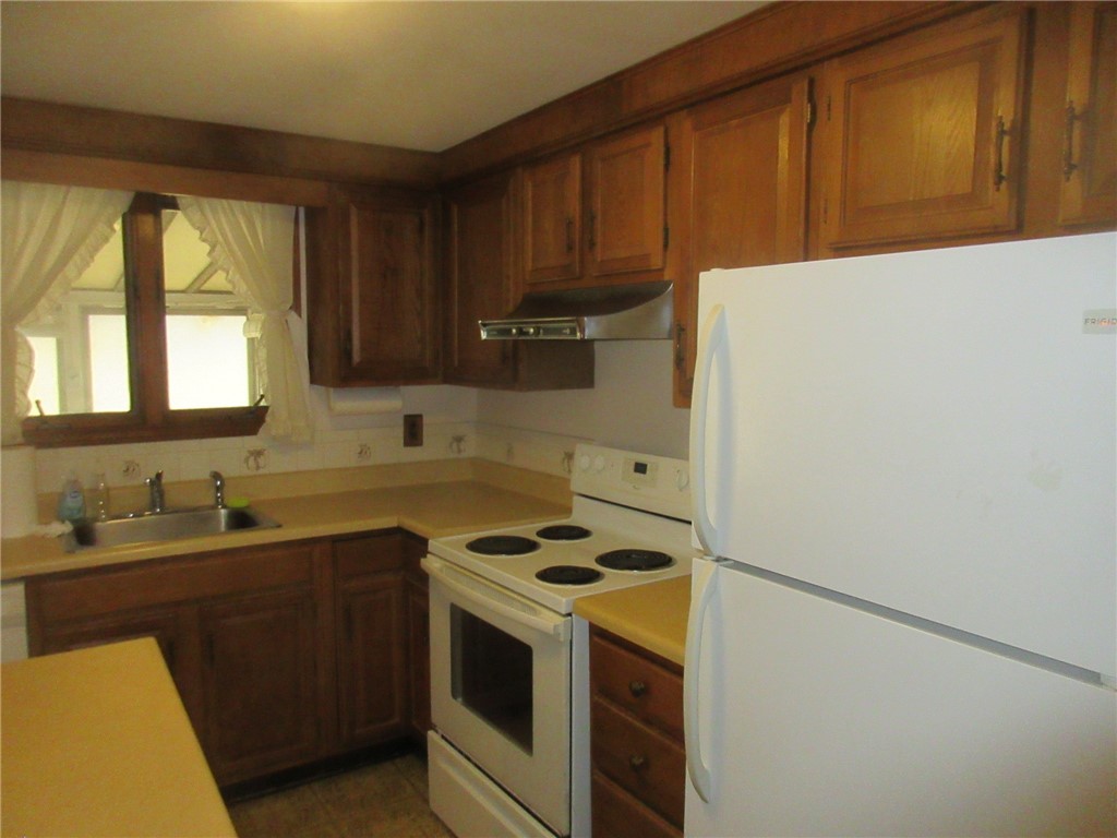 70 Keeley Avenue Warwick, RI 02886 - Photo 8 of 15 Kitchen