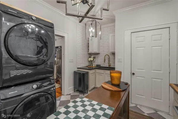 a view of utility room