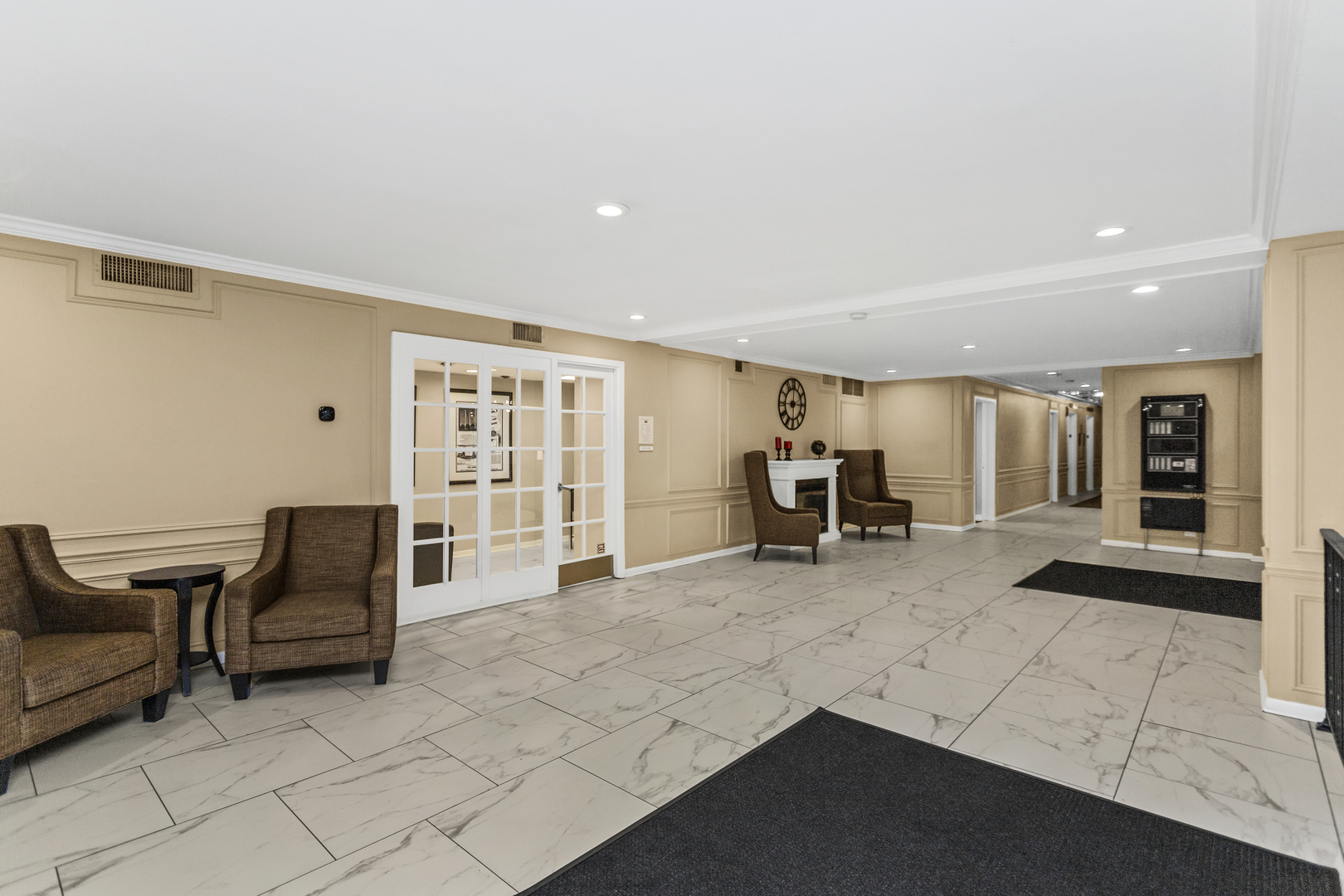 2909 North Sheridan Road, Unit 1601 Chicago, IL 60657 - Photo 3 of 29 Gallery Image 3
