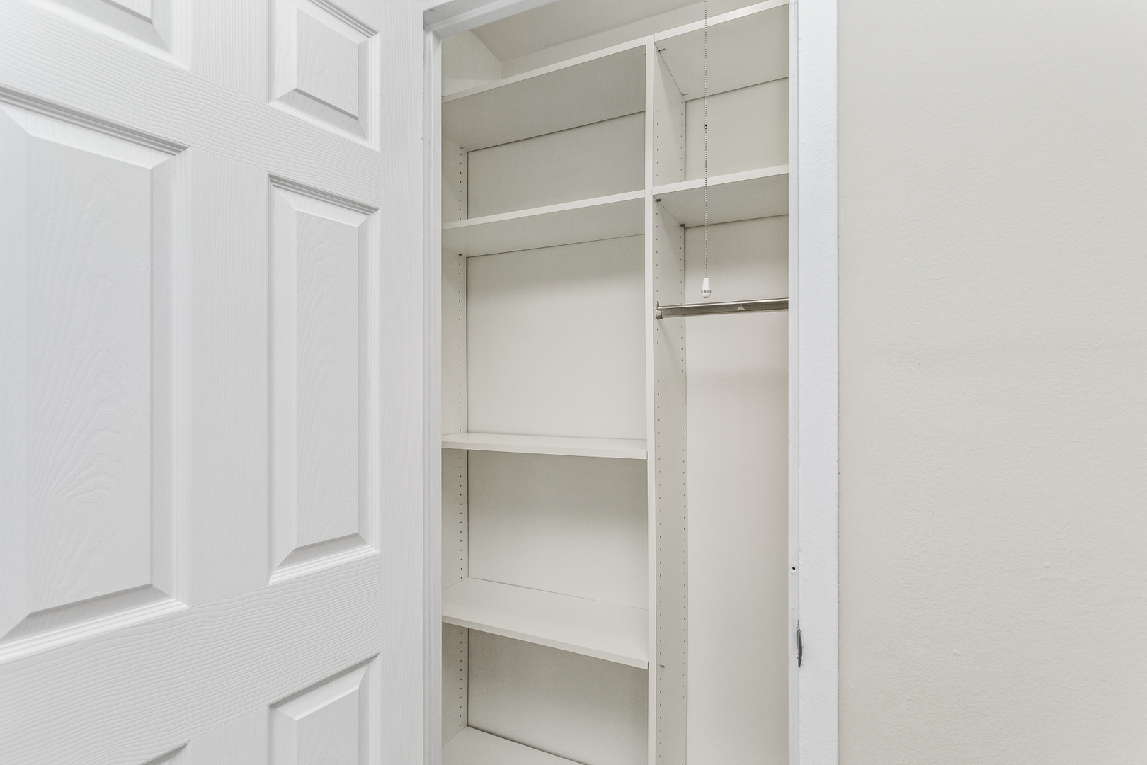2909 North Sheridan Road, Unit 1601 Chicago, IL 60657 - Photo 9 of 29 Gallery Image 9