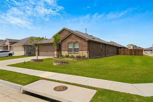 $2,350 | 1332 Pierce Lane, Royse City, TX 75189