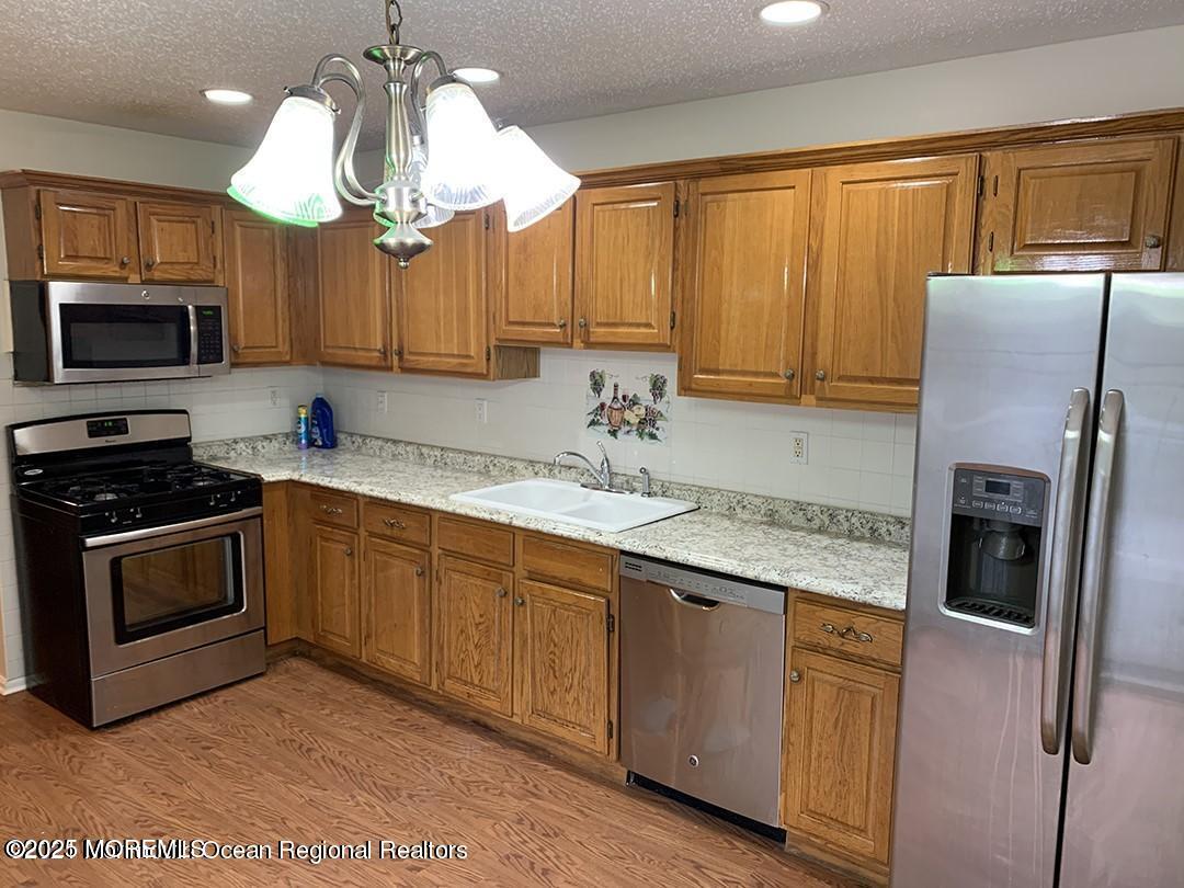 27 Barn Swallow Boulevard Marlboro, NJ 07746 - Photo 7 of 18 Stainless Steel Appliances