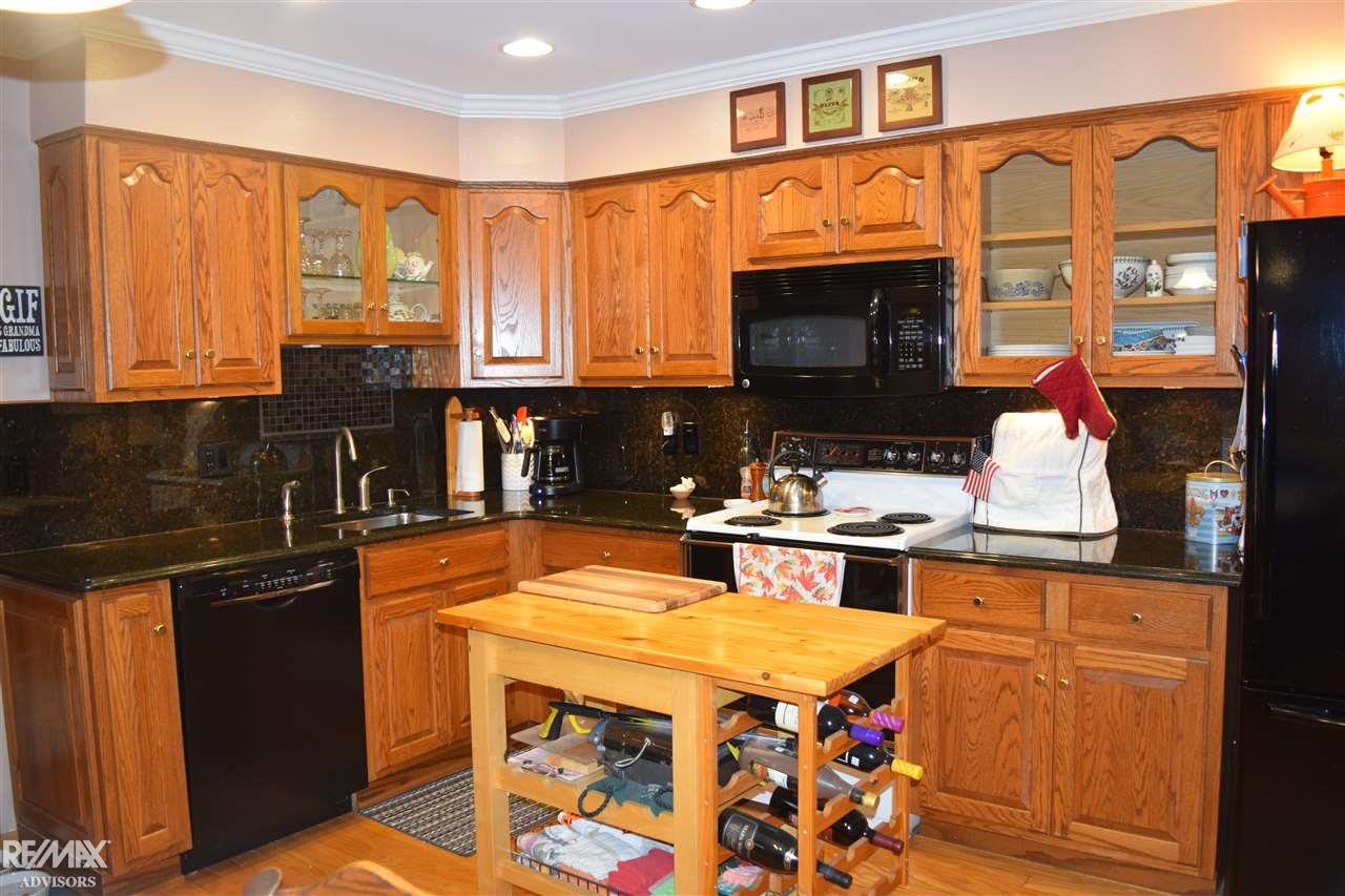 27565 Riviera Street Harrison Township, MI 48045 - Photo 10 of 29 Granite counters