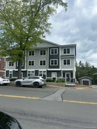 $3,250 | 1123 Pleasantville Road, Unit 2C, Briarcliff Manor, NY 10510