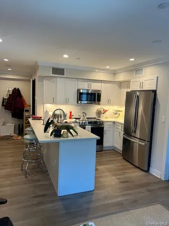 $3,250 | 1123 Pleasantville Road, Unit 2C, Briarcliff Manor, NY 10510