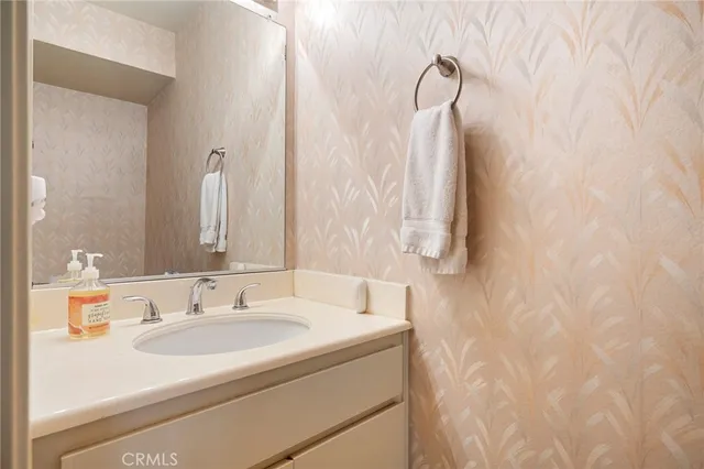 $780,000 | 9555 VÃa Venezia, Burbank, CA 91504