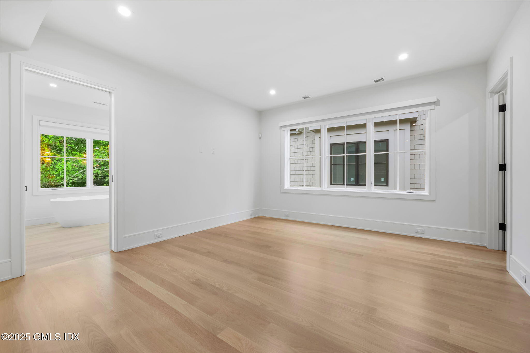 191 Field Point Road, Unit A Greenwich, CT 06830 - Photo 11 of 29 Primary Bedroom