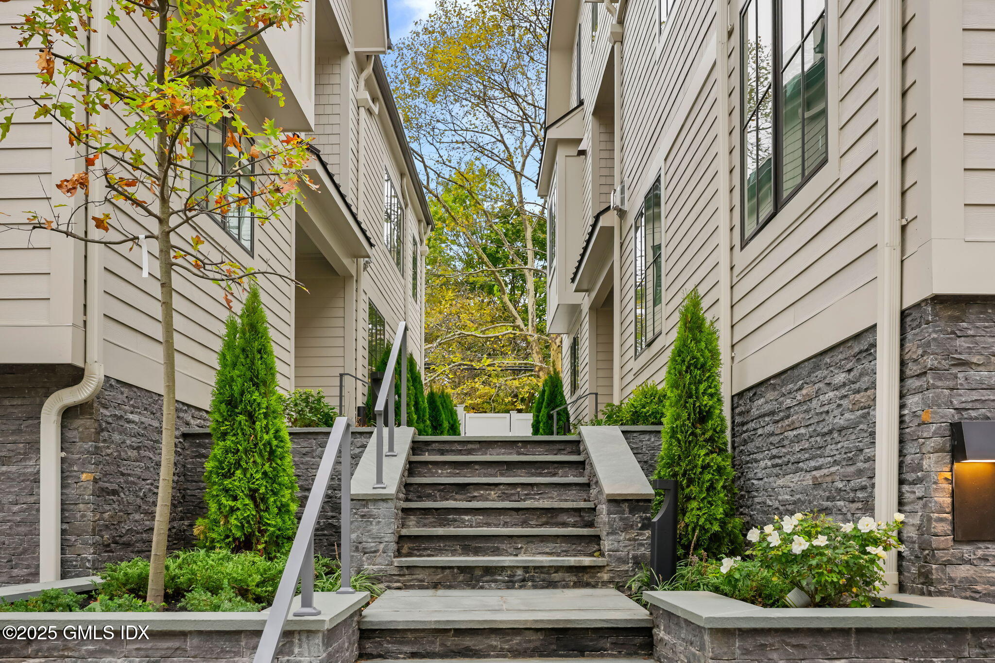 191 Field Point Road, Unit A Greenwich, CT 06830 - Photo 2 of 29 Stairs