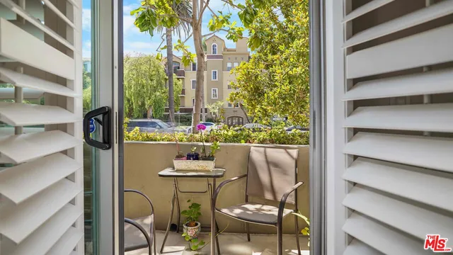 $1,098,000 | 2240 South Beverly Glen Boulevard, Unit 103, Los Angeles, CA 90064