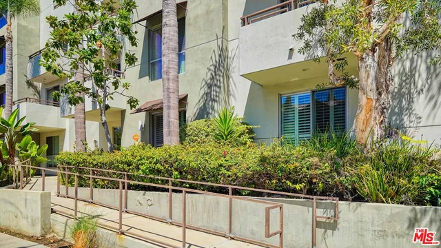 $1,098,000 | 2240 South Beverly Glen Boulevard, Unit 103, Los Angeles, CA 90064