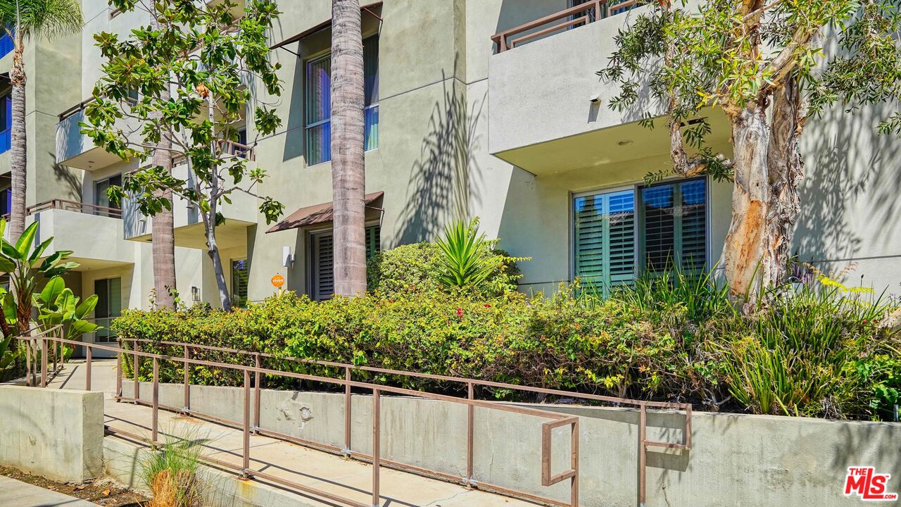2240 South Beverly Glen Boulevard, Unit 103 Los Angeles, CA 90064 - Photo 27 of 27 a front view of a house with a garden