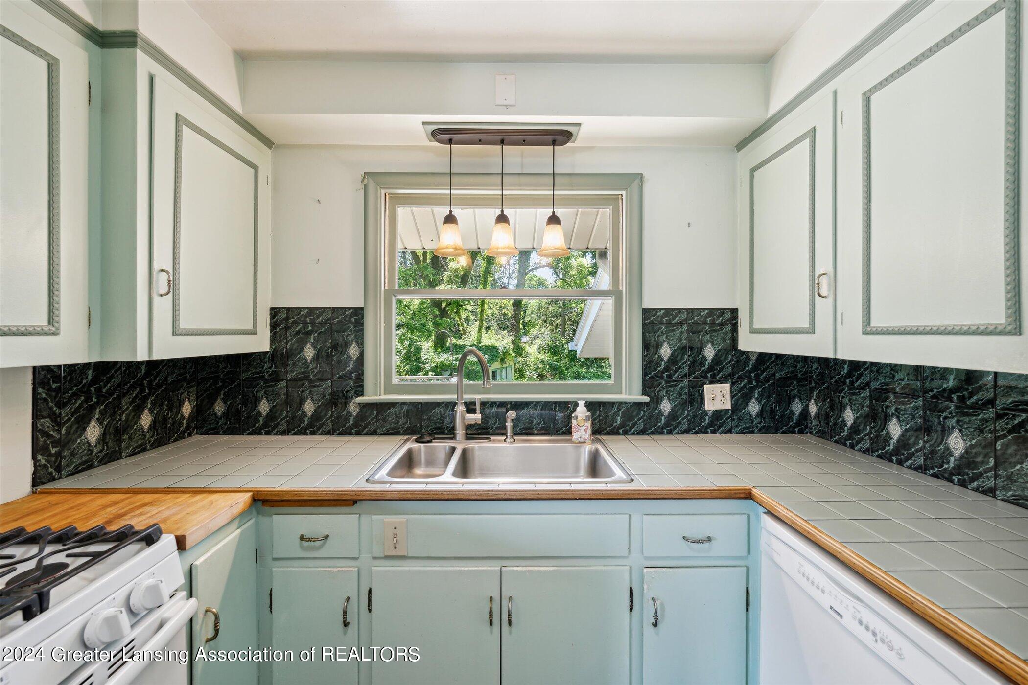 1135 Abbot Road East Lansing, MI 48823 - Photo 15 of 52 Kitchen