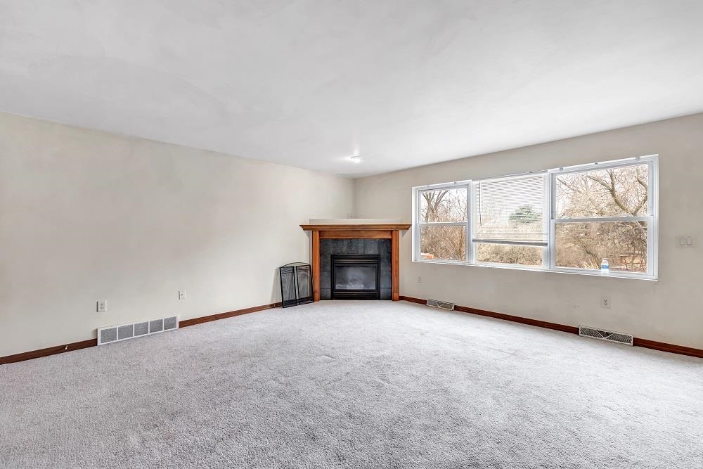713 Edge Point Court, Unit 1 De Pere, WI 54115 - Photo 4 of 25